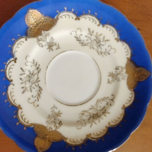 Lot of 2 Vintage Saucers with Gold Trim - Picture 6 of 7